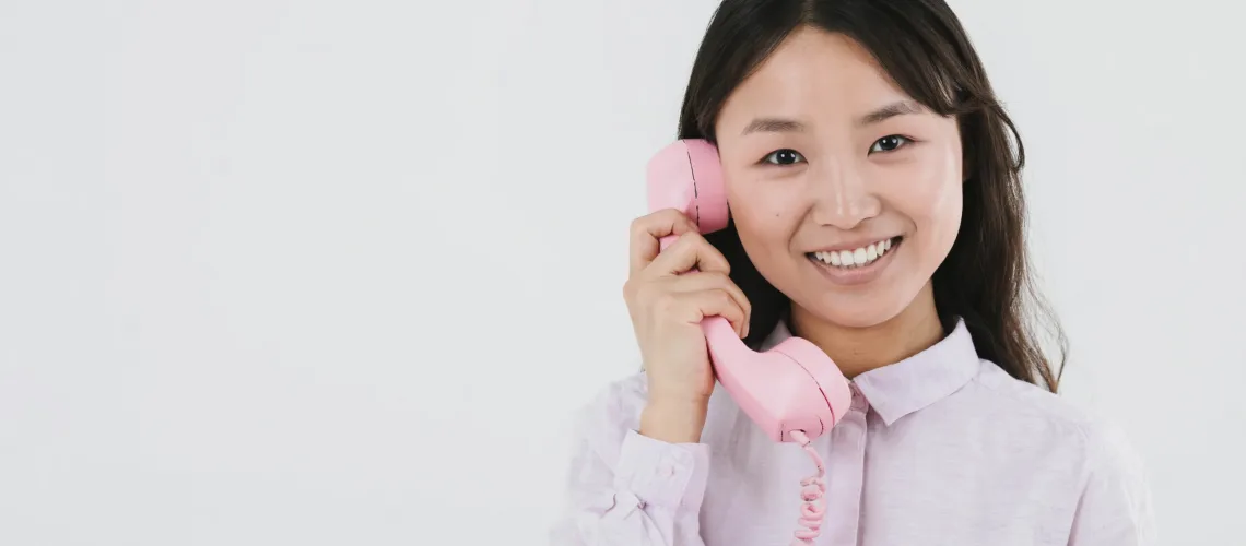 smiley-woman-talking-telephone